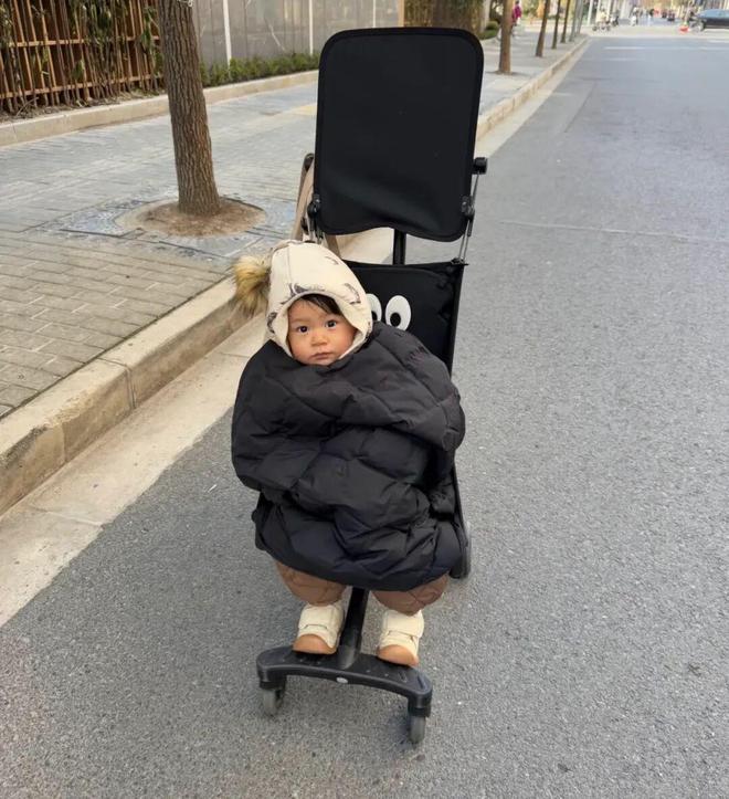 们个个杏林圣手心灵手巧具象化了！AG真人中国论给羽绒服续命妈妈(图2)